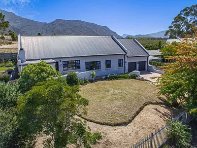 3 Bedroom House For Sale in Villiersdorp - XV8D.webp