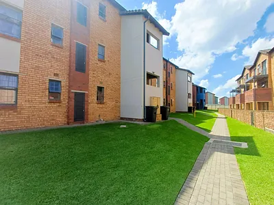 2 Bedroom Apartment For Sale in Johannesburg - JGng.webp