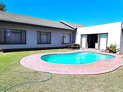 3 Bedroom House For Sale in Kimberley - MnNL.webp