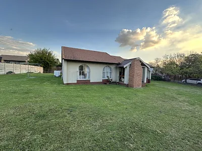 3 Bedroom House For Sale in Secunda - LV9s.webp