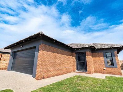 3 Bedroom House For Sale in Secunda - LeGU.webp