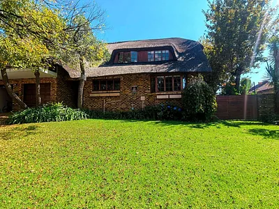 4 Bedroom House For Sale in Roodepoort - img