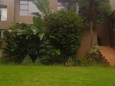 3 Bedroom Townhouse For Sale in Roodepoort - S3Aw.webp