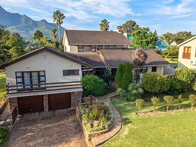 6 Bedroom House For Sale in George - nu2I.webp