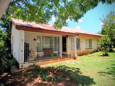 3 Bedroom House For Sale in Ventersdorp - s2Nh.webp