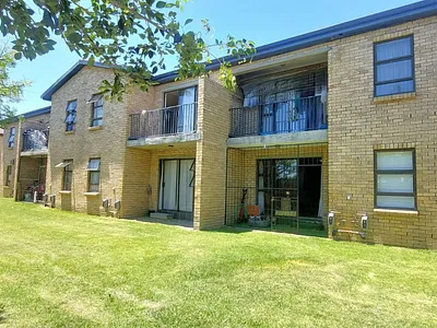 2 Bedroom Apartment For Sale in Gordons Bay - k1eE.webp