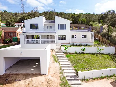 4 Bedroom House For Sale in Knysna - qSao.webp