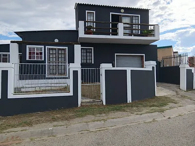 3 Bedroom House For Sale in Port Elizabeth - H8iV.webp