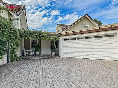 3 Bedroom House For Sale in Somerset West - lo1a.webp