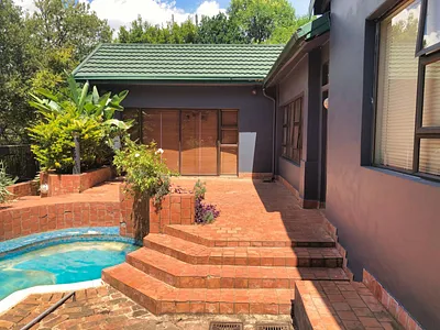 4 Bedroom House For Sale in Johannesburg - 0X9h.webp