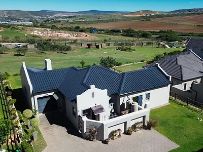 3 Bedroom House For Sale in Hartenbos - Q6na.webp