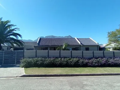 4 Bedroom House For Sale in George - gF76.webp