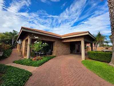 4 Bedroom House For Sale in Kimberley - lvNO.webp