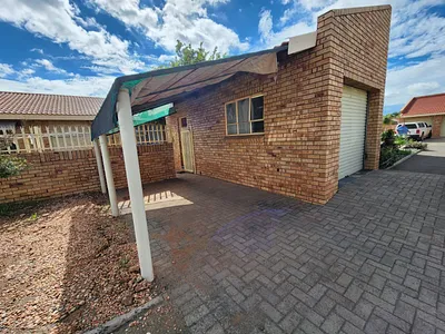 3 Bedroom Townhouse For Sale in Kimberley - EoZs.webp