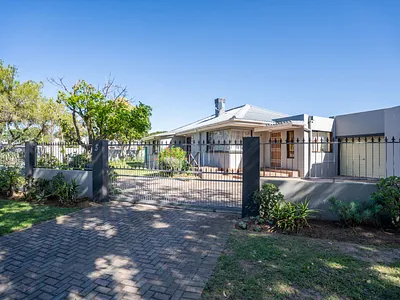 4 Bedroom House For Sale in Port Elizabeth - JnLS.webp