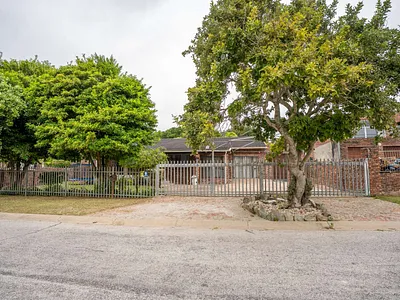 5 Bedroom House For Sale in Port Elizabeth - rlDl.webp