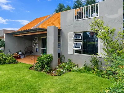 2 Bedroom Townhouse For Sale in Roodepoort - uNCL.webp