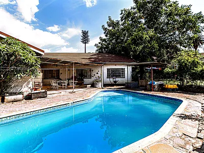 4 Bedroom House For Sale in Johannesburg - zFJV.webp