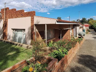 3 Bedroom House For Sale in Standerton - 7Hbc.webp