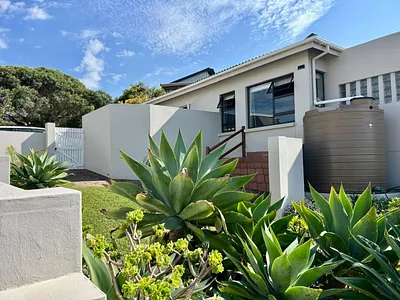 3 Bedroom House For Sale in Stilbaai West, Stilbaai - 79hf.webp