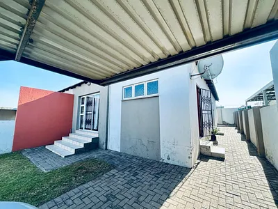 3 Bedroom Townhouse For Sale in Witbank - vg6R.webp