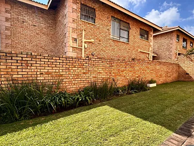 3 Bedroom Townhouse For Sale in Randburg - z1J2.webp