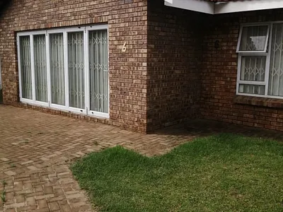 4 Bedroom House For Sale in Witbank - S2Sb.webp