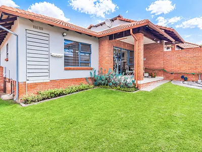 2 Bedroom Townhouse For Sale in Randburg - 72Y8.webp