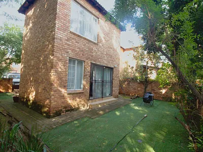 2 Bedroom Townhouse For Sale in Randburg - yxTA.webp