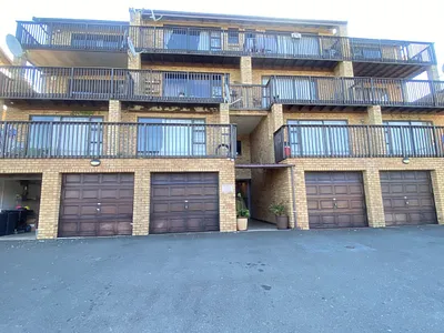 2 Bedroom Apartment For Sale in Amanzimtoti - vjKW.webp
