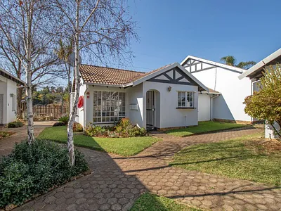 2 Bedroom Townhouse For Sale in Roodepoort - 3QEw.webp