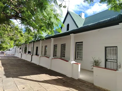5 Bedroom House For Sale in Graaff-Reinet - img