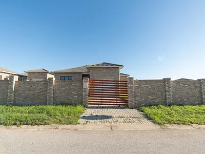3 Bedroom House For Sale in Port Elizabeth - 2mEB.webp