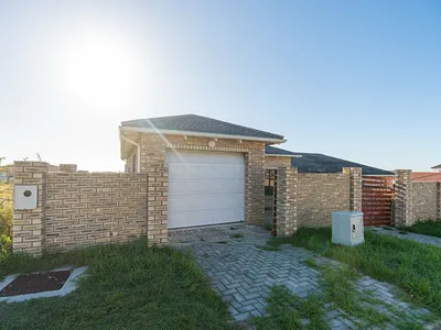 2 Bedroom House For Sale in Port Elizabeth - K7jv.webp