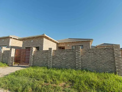 2 Bedroom House For Sale in Port Elizabeth - NqxH.webp