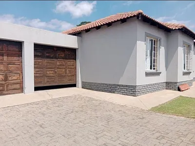 3 Bedroom House For Sale in Witbank - vEm0.webp