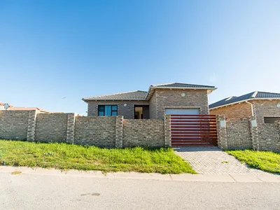 3 Bedroom House For Sale in Port Elizabeth - B94y.webp