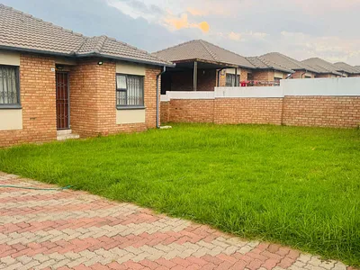 3 Bedroom House For Sale in Witbank - RsSg.webp
