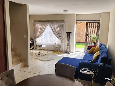 3 Bedroom Townhouse For Sale in Pretoria - 2QdU.webp