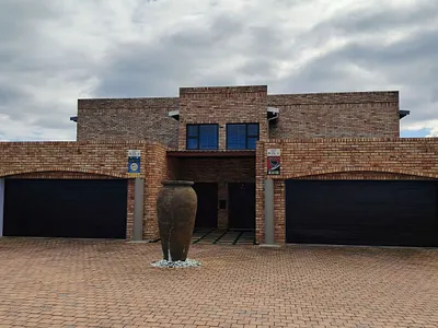 6 Bedroom House For Sale in Mossel Bay - BmNk.webp