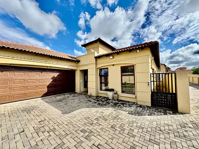 3 Bedroom House For Sale in Secunda - zvo0.webp