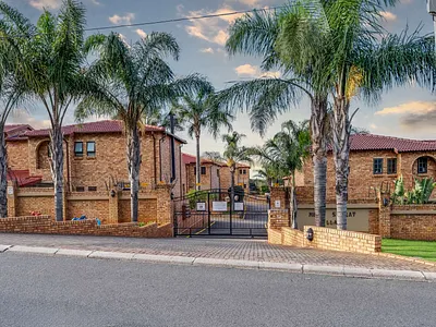 3 Bedroom House For Sale in Krugersdorp - qM6i.webp
