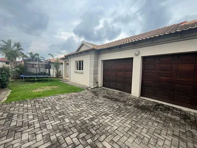 3 Bedroom House For Sale in Witbank - n3Lb.webp