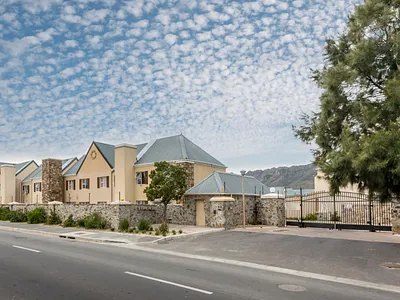 3 Bedroom House For Sale in Gordons Bay - img