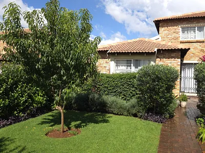 3 Bedroom Townhouse For Sale in Roodepoort - img