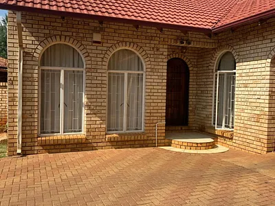 5 Bedroom House For Sale in Carletonville - NbGG.webp