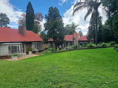 4 Bedroom House For Sale in Sandton - 3xp5.webp