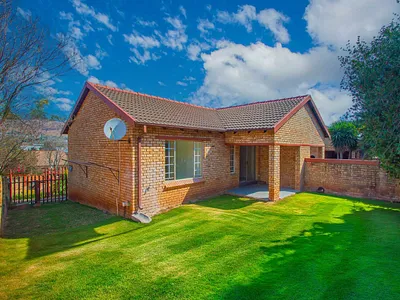 2 Bedroom House For Sale in Roodepoort - img