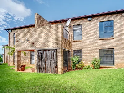 2 Bedroom Townhouse For Sale in Roodepoort - img