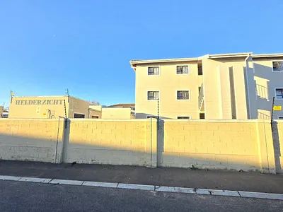 2 Bedroom Apartment For Sale in Strand - img